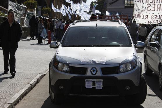 En vehículos como este llegaron los autoconvocados a la plaza