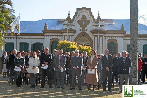 Autoridades en el acto