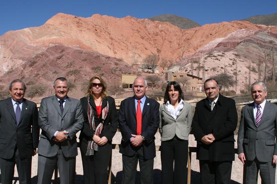 Autoridades  en el Cerro 7 colores