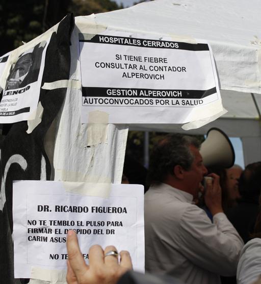 Finalmente los trabajadores armaron una carpa en la Plaza Independencia