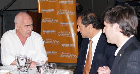 Enrique Meyer junto a Daniel Sciloli e Ignacio Crotto