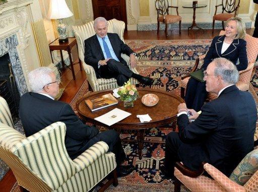 Netanyahu y Abbs en la oficina de Clinton en Washington