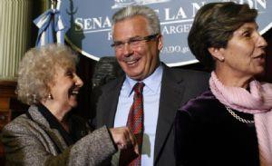 Baltasar Garzón junto a Estela de Carlotto