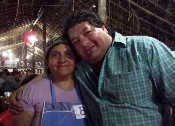 Maria Elena Contreas de Arce, la Campeona de la Empanada, junto al Intendente Orellana