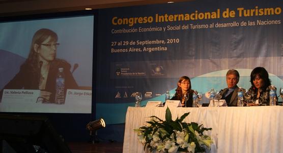 Mesa panel de Turismo y Compromiso social