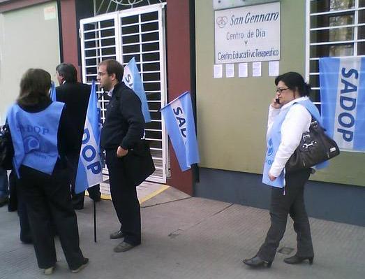 Escrache del SADOP en Instituto San Gennaro 