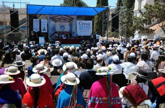 Con una colorida fiesta, se lanzó oficialmente el Censo 2010 en el monumento a la Independencia en Humahuaca