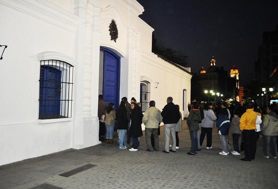 Turistas visitando la Casa Histórica