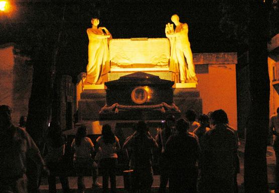 Cementerio del Oeste, recorrido nocturno