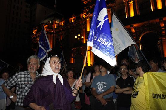 Las Madres de Plaza de Mayo presentes en la despida de Néstor Kirchner