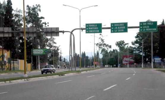 Empalme con la ruta 38. Desde este punto hasta el cruce con la avenida Alem, la Avenida Roca se llamará Néstor Kirchner.