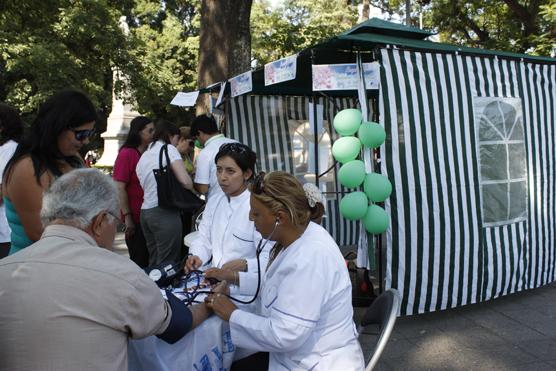 Se conmemoró el día internacional del aire puro, en plazas de la ciudad se hicieron campañas de concientización