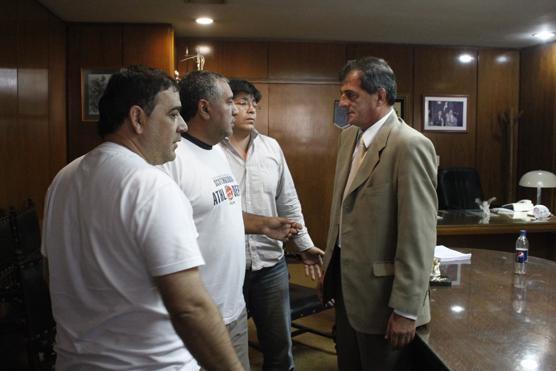 Los taxistas fueron recibidos por el presidente del Consejo Deliberante capitalino, Cano