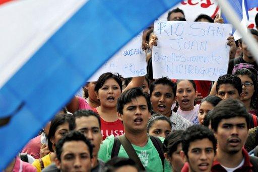 Estudiantes manifiestan en Managua  en apoyo a su gobierno en el diferendo limítrofe