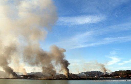 Una cincuentena de obuses cayeron en la isla de Yeonpyeong