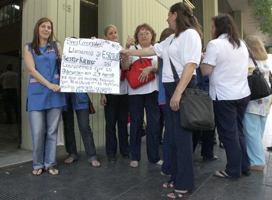 Docentes municipales hoy se movilizarán a Plaza Independencia.