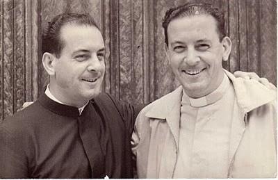 César y Raúl Molaro al poco tiempo de haber sido ordenados sacerdotes. Hoy festejan 50 años cada uno.