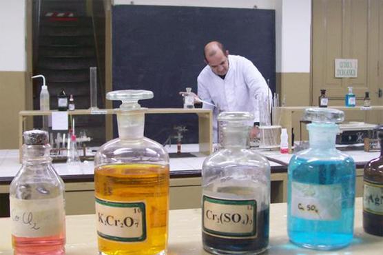 Laboratorio de la facultad de Bioquímica, Química y Farmacia