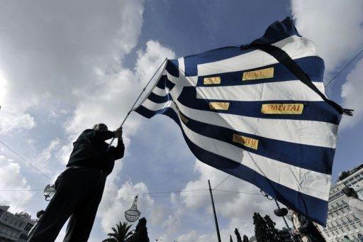 Manifestante frente al Parlamento, en Atenas