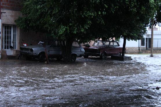 Varias calles de la ciudad se vieron inundadas