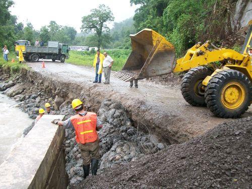 a ruta 34 entre La Banda y Rosario de la Frontera continúa cortada