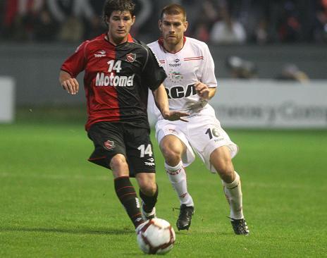 Estudiantes con Newell`s en el primer partido