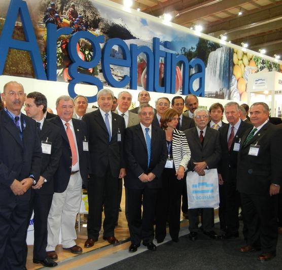 Delegación en el stand