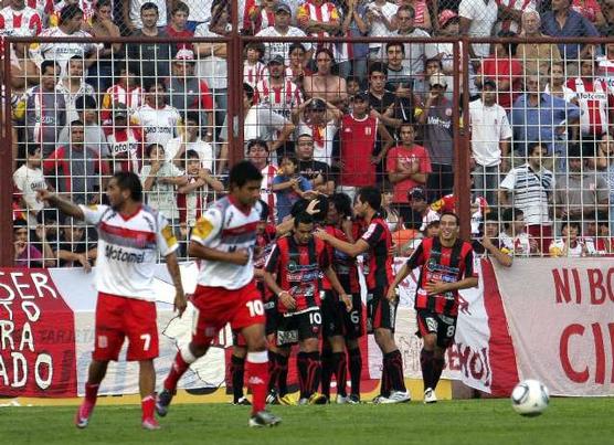 Patronato de Paraná reaccionó después de quedar en desventaja y consiguió derrotar de visitante a San Martín de Tucumán, 2-1