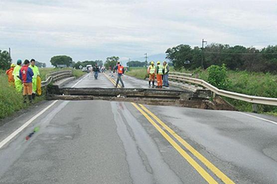 Un puente se cayó en la ruta nacional 9 en la provincia de Salta debido a las intensas lluvias