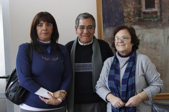 Sec. general de APEM, Isabel Ruiz; Sec. general de ATEP, David Toledo junto a Stella Maldonado, titular de CTERA