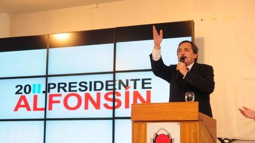 Alfonsín candidato oficial del radicalismo