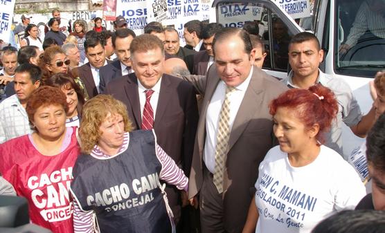 Gobernador e Intendente recorriendo las obras