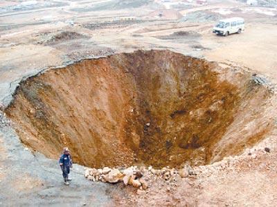 Uno de los tantos hundimientos del Cerro Rico, en Potosí