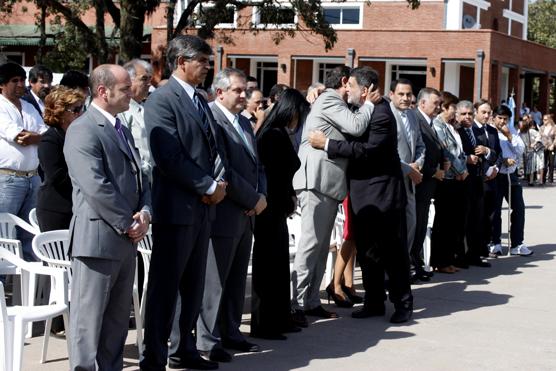 Saludo entre Jorge Rocchia Ferro y José Alperovich en el acto de inauguración de la zafra