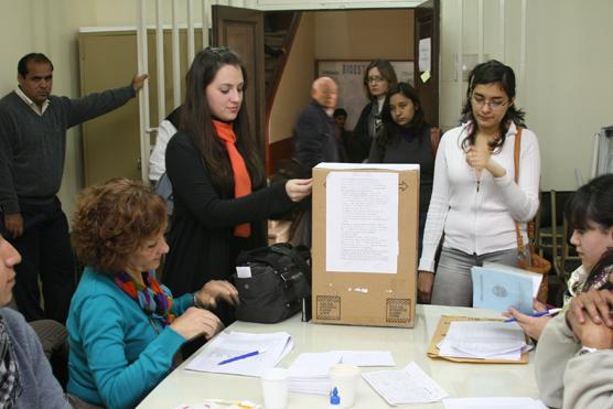 Los Consejos Directivos de 12 de las 13 facultades de la UNT renovaron ayer sus representantes por el estamento estudiantil