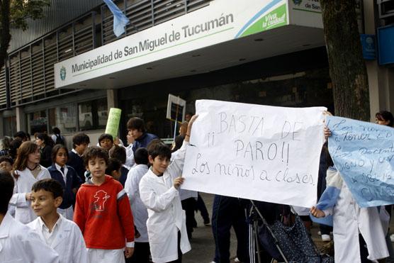 Las medidas de fuerza podrían llegar a su fin hoy, luego de que las bases decidan en asamblea si aceptan, o no, la propuesta de 