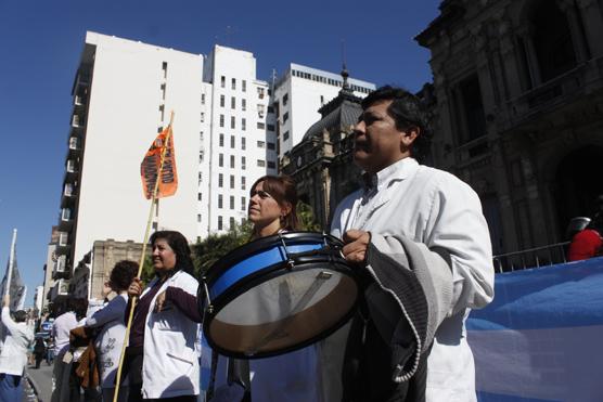 Durante la mañana realizaron una protesta de la que participaron todos los partidos políticos de la oposición