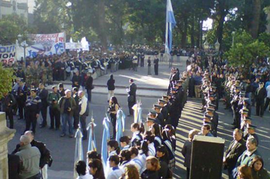 El acto por el 25 de mayo se realizó con total normalidad en Tucumán