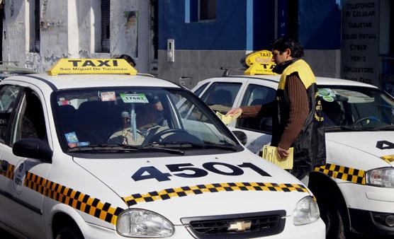 El Sindicato de Peones de Taxis entregó panfletos informativos a sus compañeros