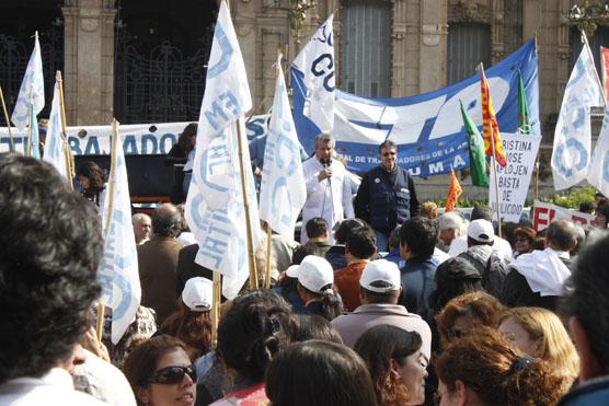 Alrededor de 3 mil personas participaron ayer de la marcha de la CTA