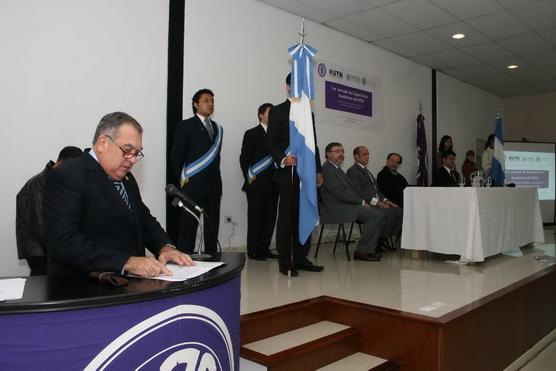 El rector de la UNT, Juan Alberto Cerisola, participó ayer de las Primeras Jornadas de Capacitación Académica del NOA