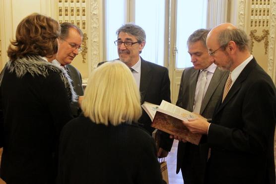 Embajadores europeos en el Salón Blanco de Casa de Gobierno