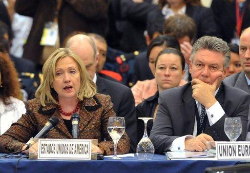 Hillary Clinton en la reunión para un plan estratégico contra el crimen organizado, ayer en Guatemala