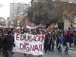 Multitudinaria movilización estudiantil