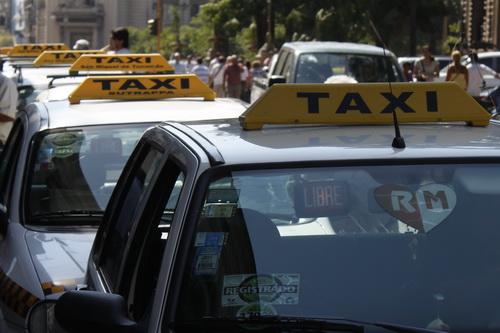 Propietarios de taxis se reunieron con concejales para exigir que se cumpla con la Ley del SUTRPPA