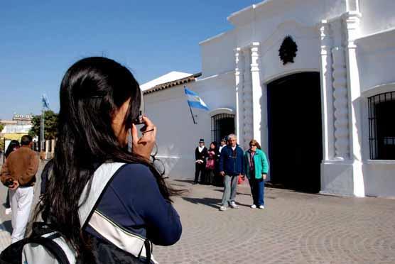 Los turistas con sus cámaras de fotos digitales, quieren registrar cada nuevo momento