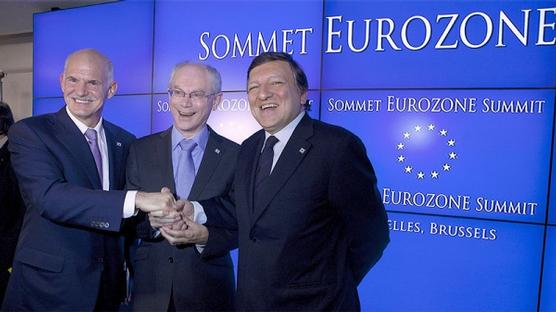 Yorgos Papandréu; el presidente del Consejo Europeo, Van Rompuy, y el presidente de la Comisión Europea, Durao Barroso