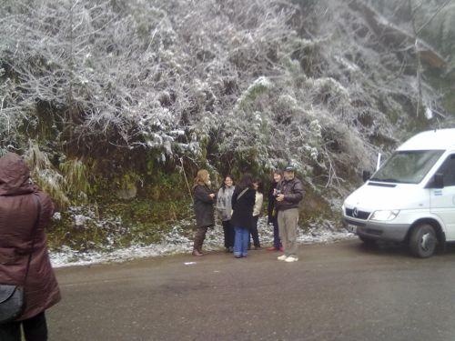 Viajeros hacen un alto en el camino a Tafí del Valle