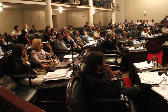 Con una rapidez poco frecuente los legisladores sesionaron durante treinta minutos