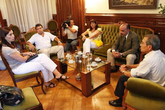 Durante el mediodía el ministro de Gobierno, Edmundo Jiménez recibirá al Frente de Gremios Estatales y al Frente Docentes